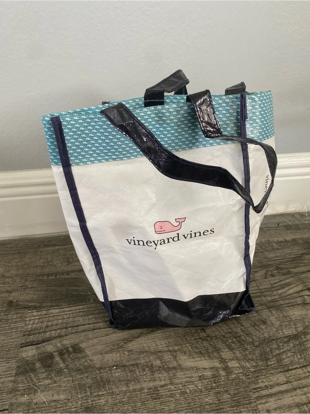 Vineyard Vines Reusable Insulated Tote Bag White Blue Whale Print with Handles
